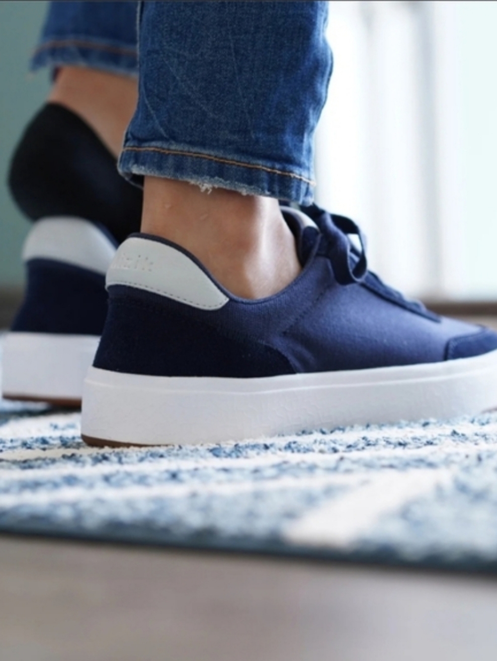 KIZIK Unisex Prague Sneakers